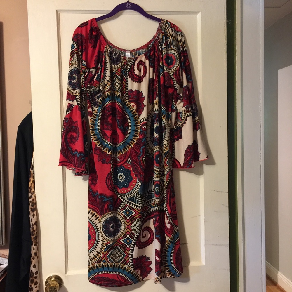 NWOT Fun, Flirty Mermaid Cove Bell Sleeve Dress